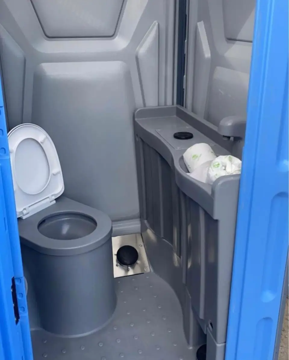 Deluxe portable restroom equipment